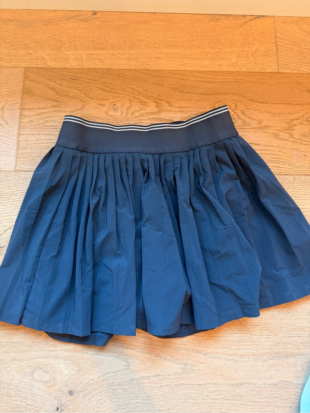 Athleta Girl  Navy Pleated tennis Skort  with Stripe Waistband